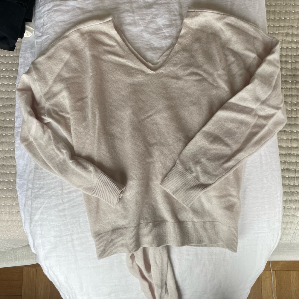 Club Monaco Cashmere V-Neck Sweater